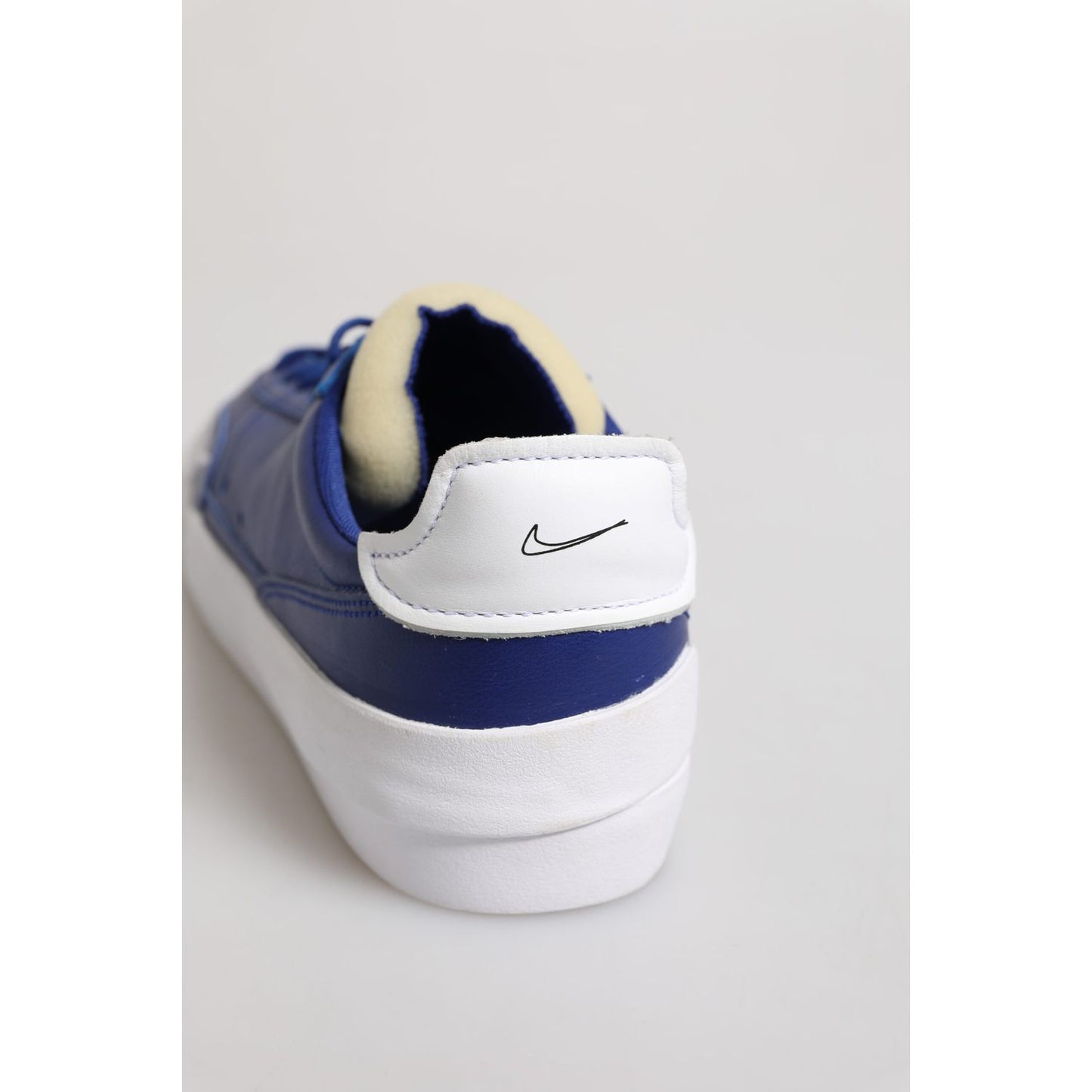 Nike White Blue Lace Up Low Top Drop-Type PRM Sneakers Shoes