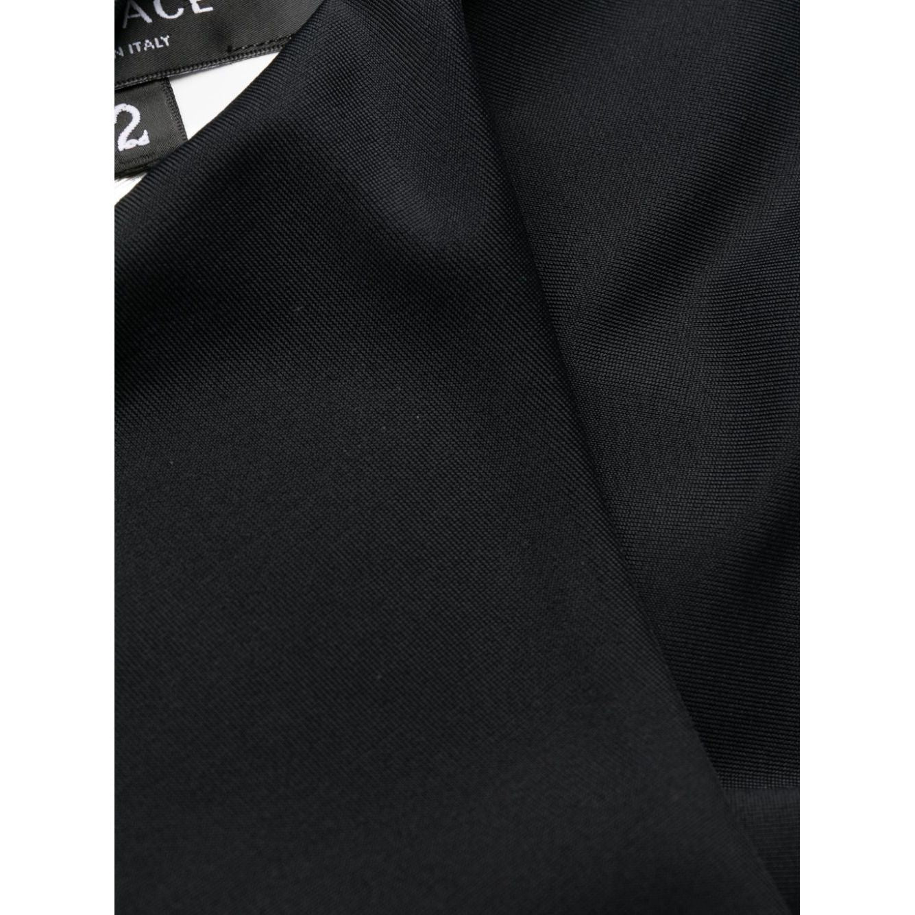 ملابس فيرساتشي سي باللون الأسود