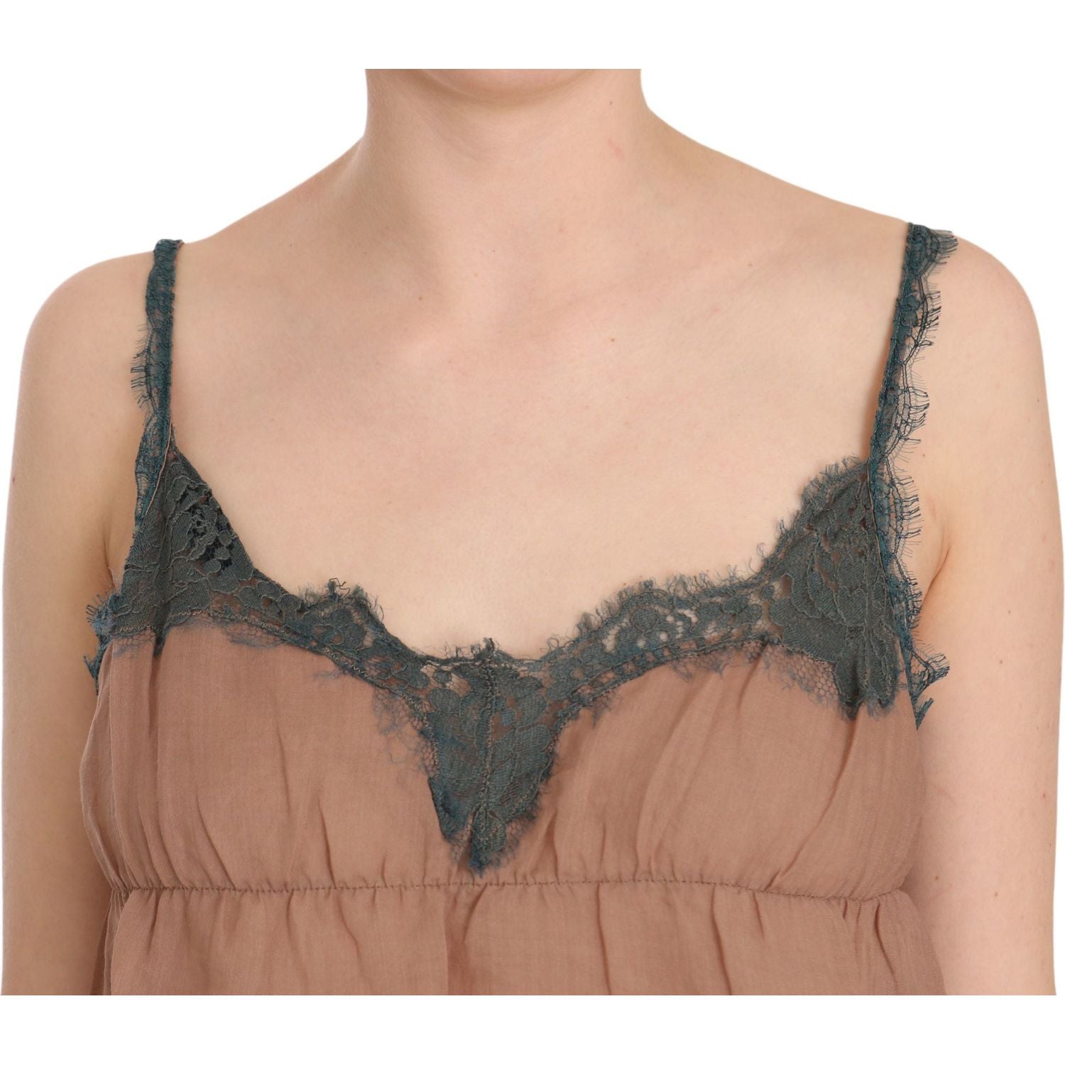 ذكريات وردية - بلوزة دانتيل أنيقة بحمالات رفيعة