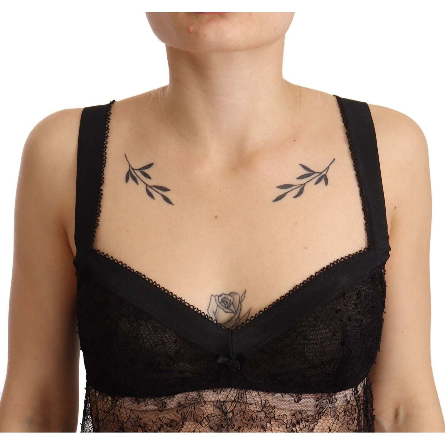 قميص داخلي أنيق من الحرير الأسود من دولتشي آند غابانا