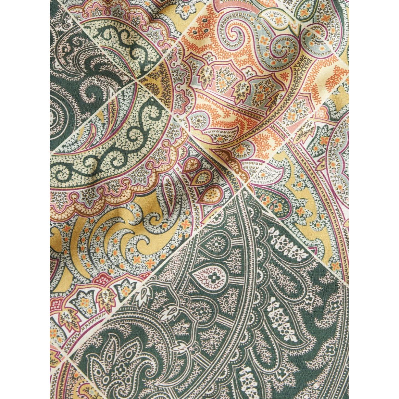 قمصان إيترو الصفراء