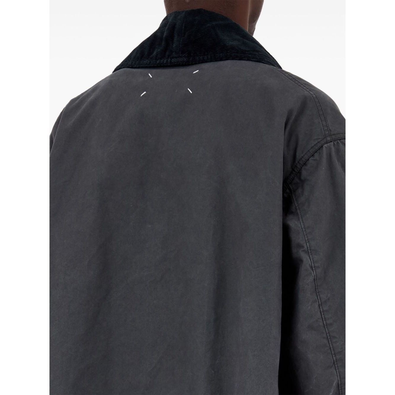 Front view with bag zipped and handles upright.