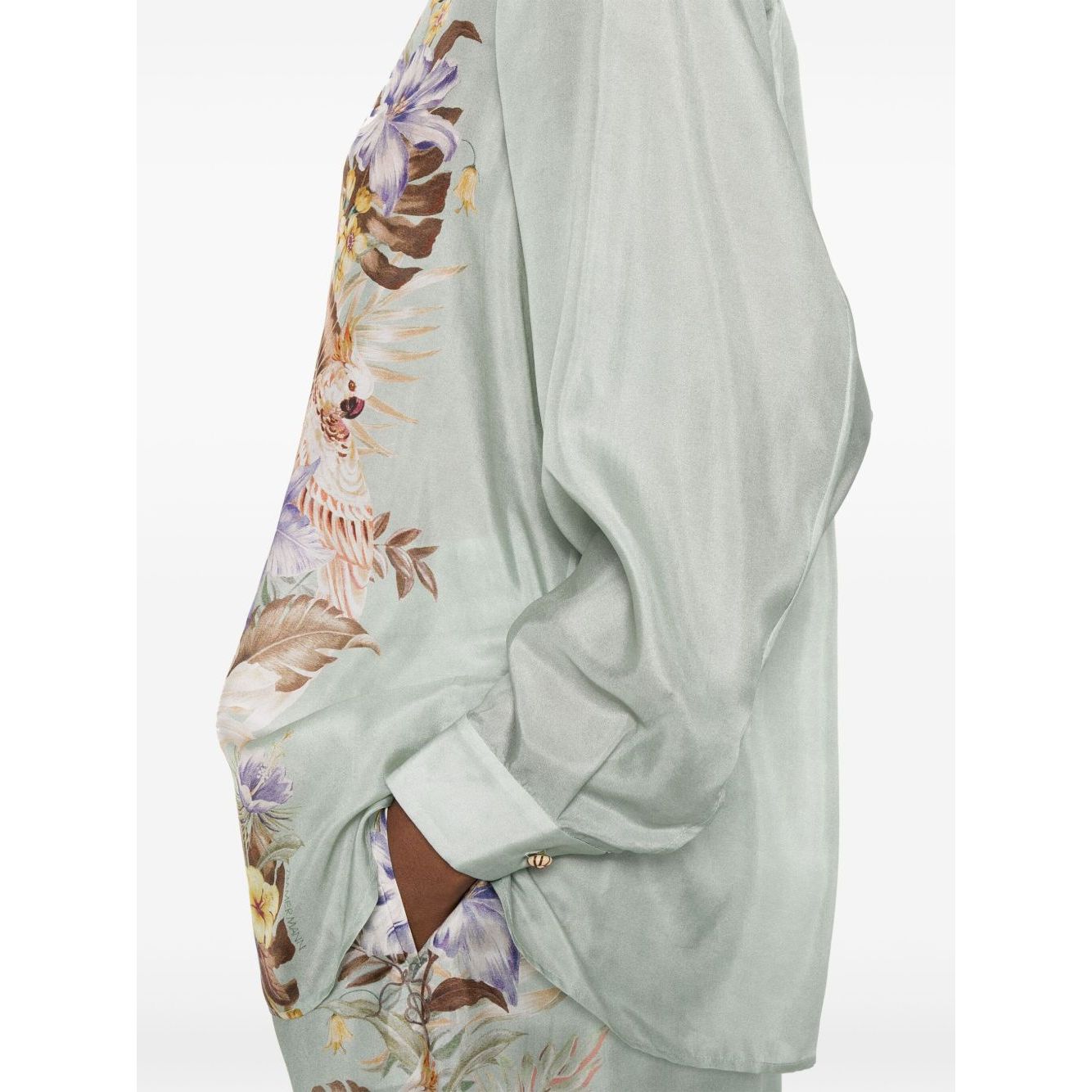 Front view with bag zipped and handles upright.