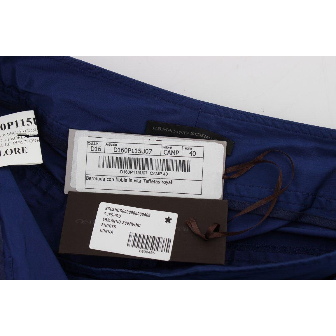 别致的蓝色中腰短裤