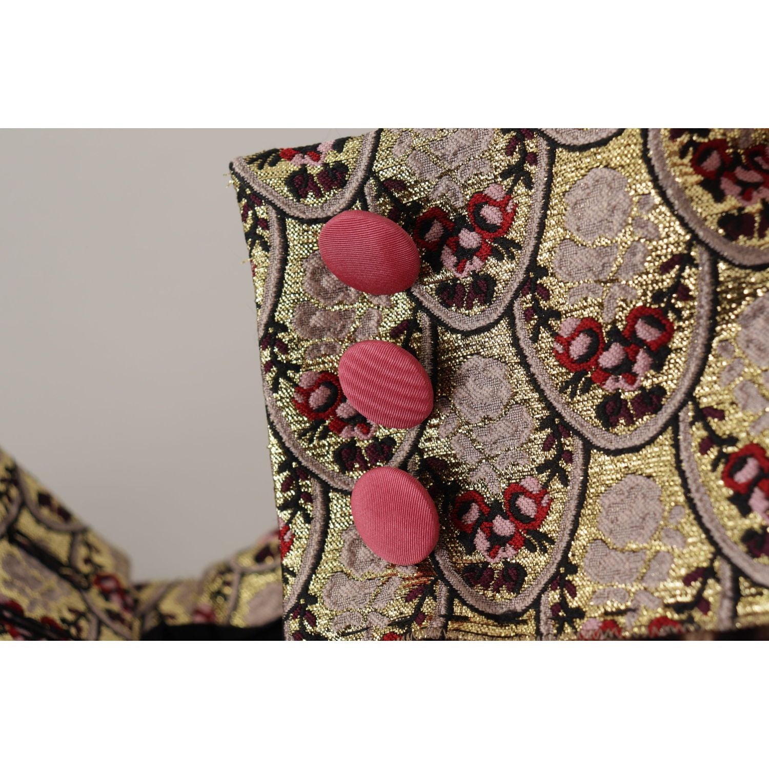 بنطلون دولتشي آند غابانا قصير بخصر عالٍ من قماش الجاكار بنقشة جلد النمر