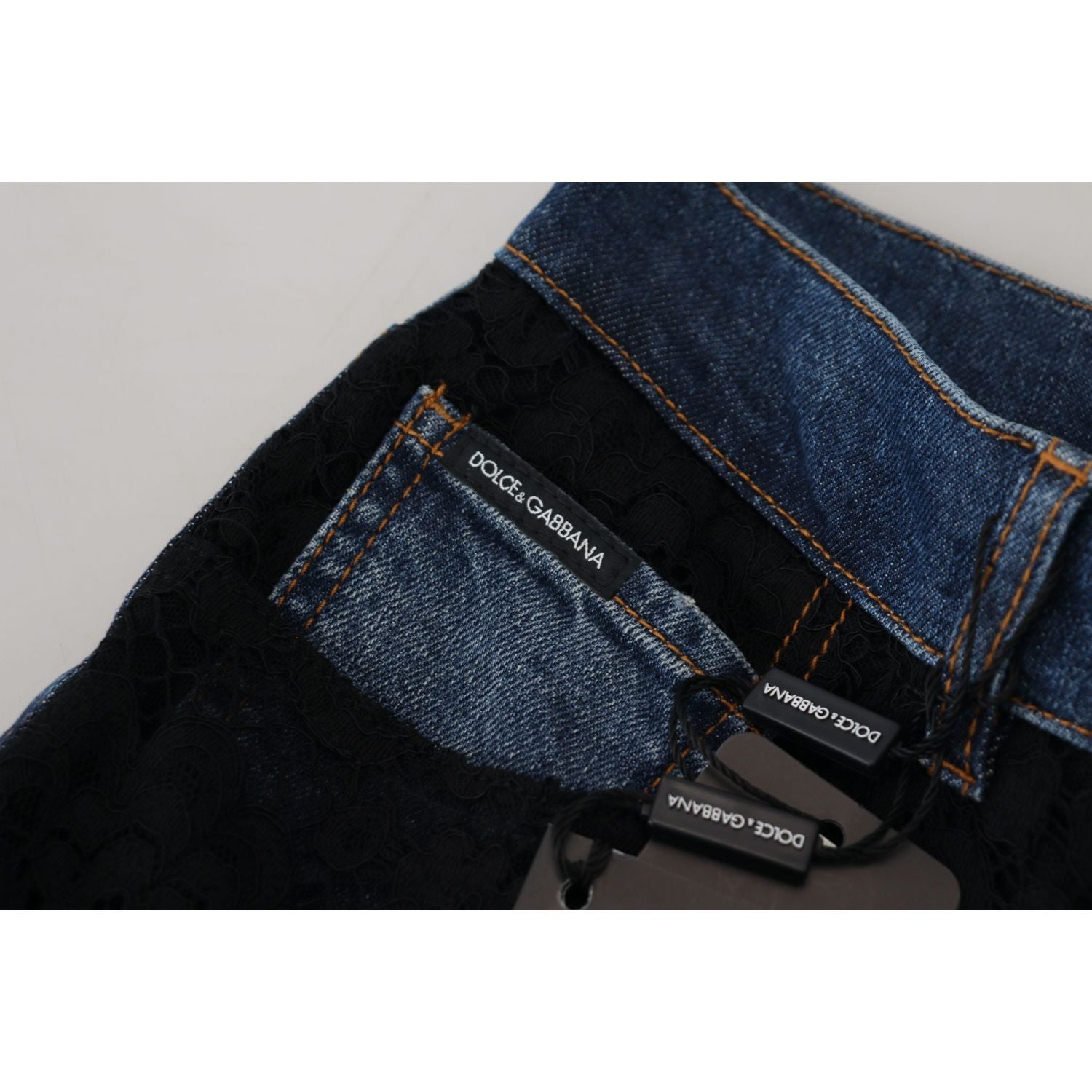 بنطلون جينز أنيق من دولتشي آند غابانا بجزء أمامي من الدانتيل مزين بالزهور