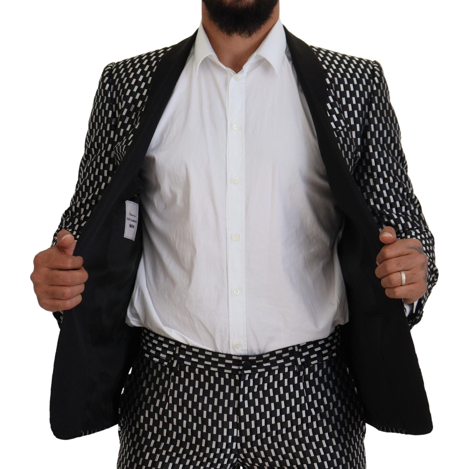 بدلة دولتشي آند غابانا الأنيقة المصنوعة من الحرير الأسود بقصّة Slim Fit