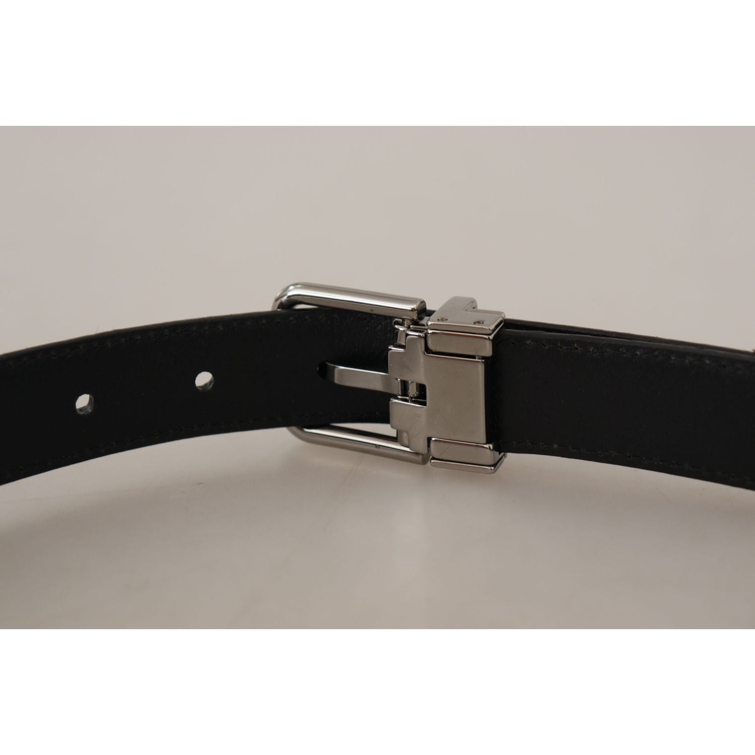 优雅的红色异国皮带