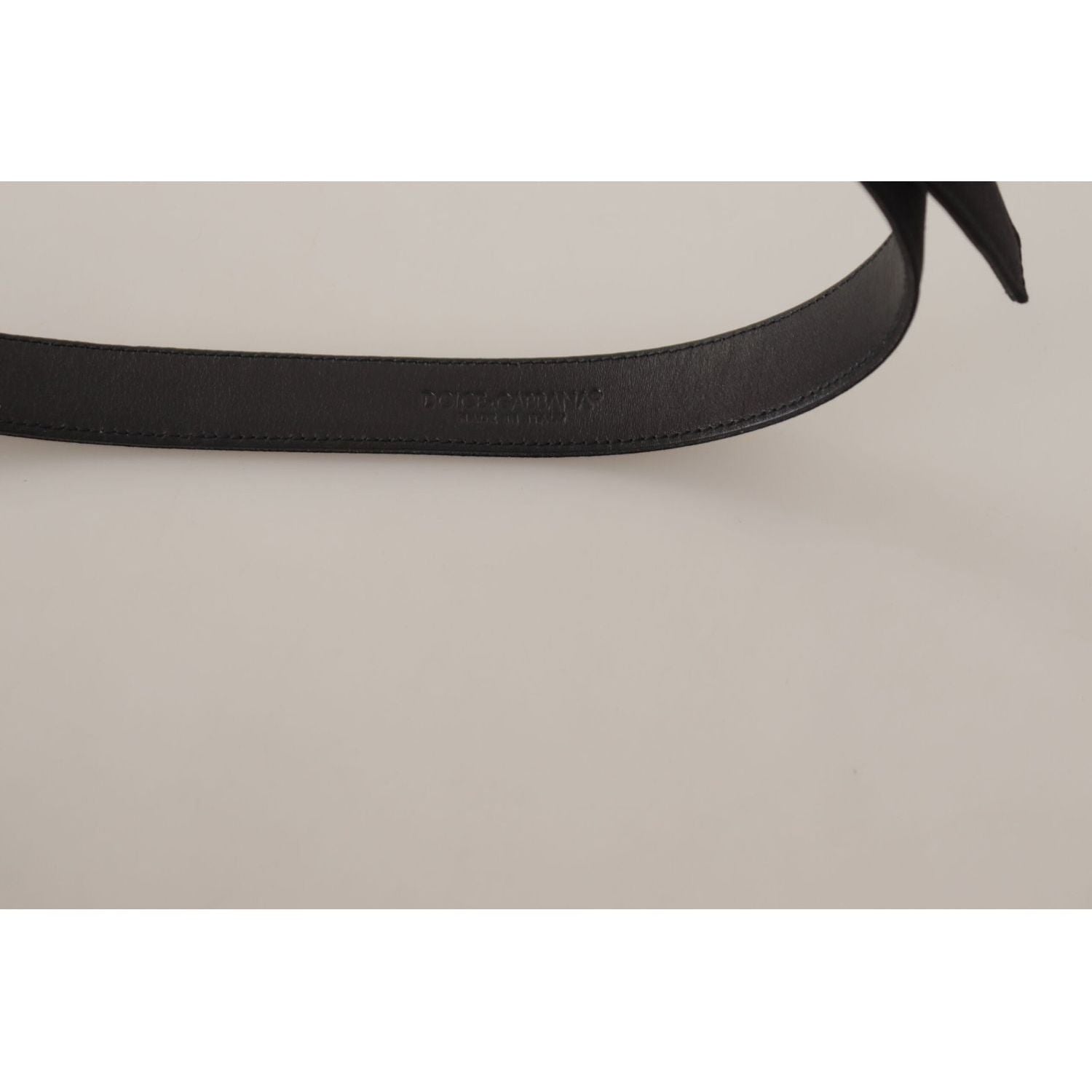 حزام جلدي أسود أنيق مع مشبك معدني من دولتشي آند غابانا