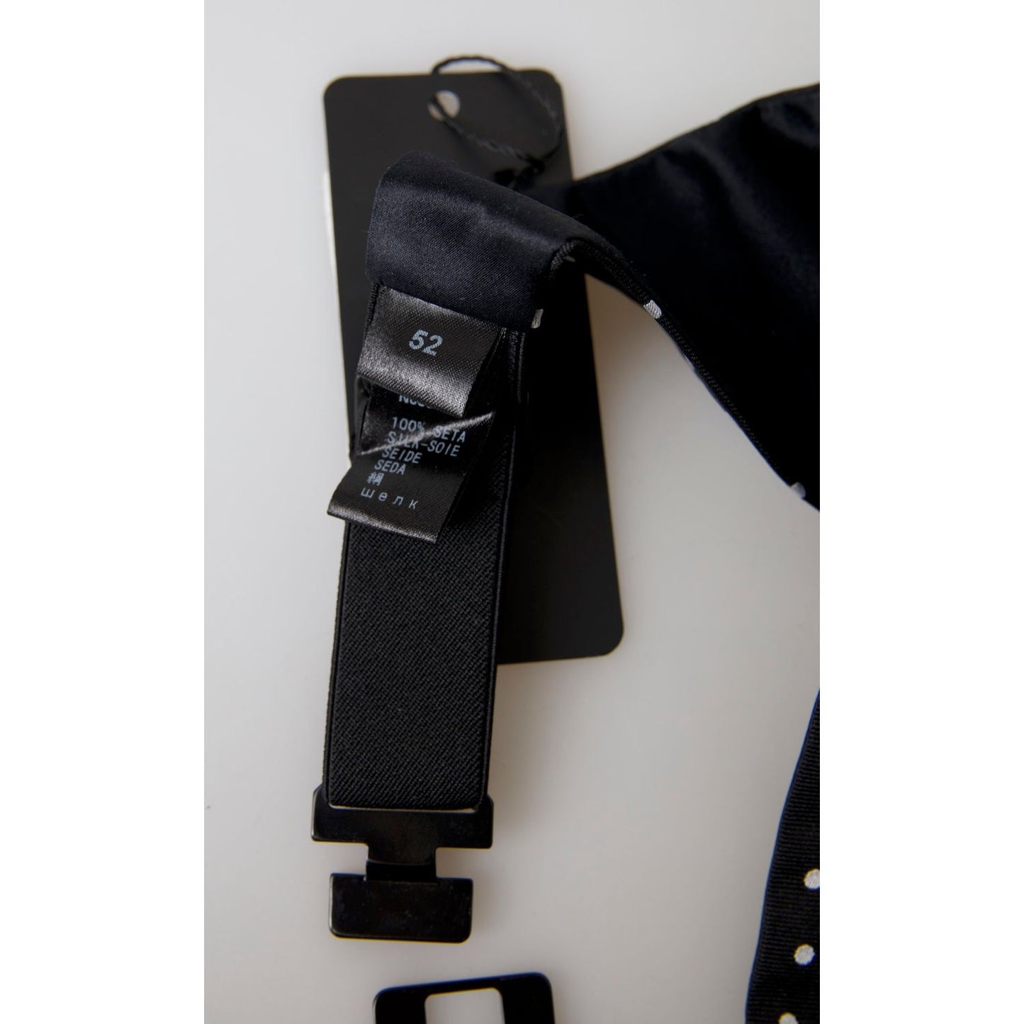 حزام كتف أنيق من الحرير باللونين الأبيض والأسود من دولتشي آند غابانا