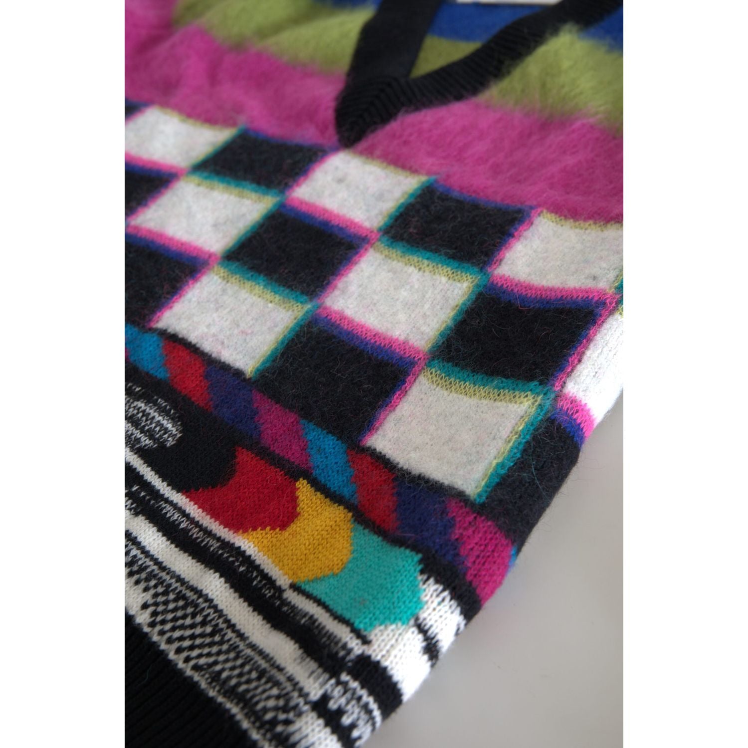 سترة فاخرة متعددة الألوان بفتحة رقبة على شكل حرف V من دولتشي آند غابانا