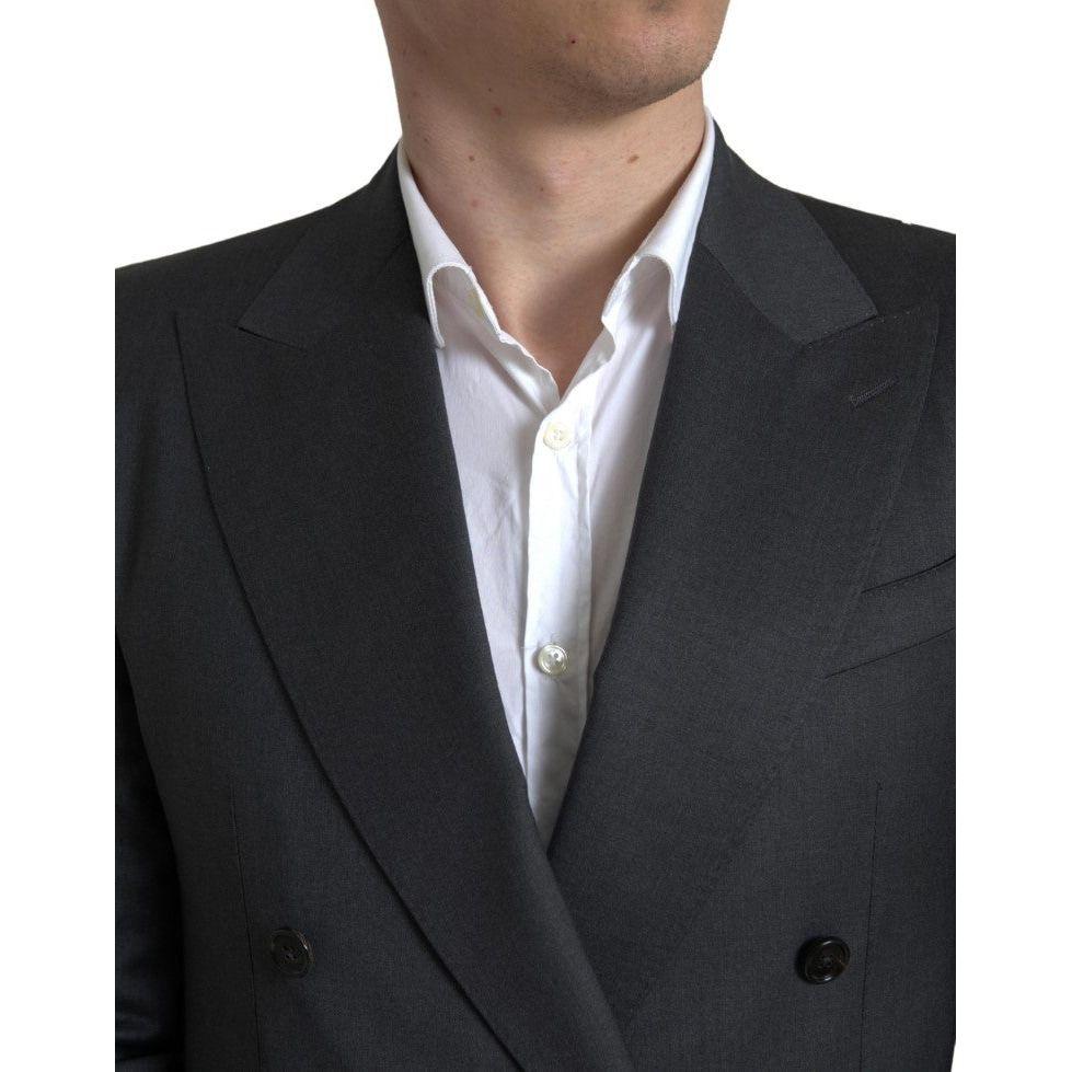 بدلة دولتشي آند غابانا رمادية أنيقة بقصّة Slim Fit مزدوجة الصدر