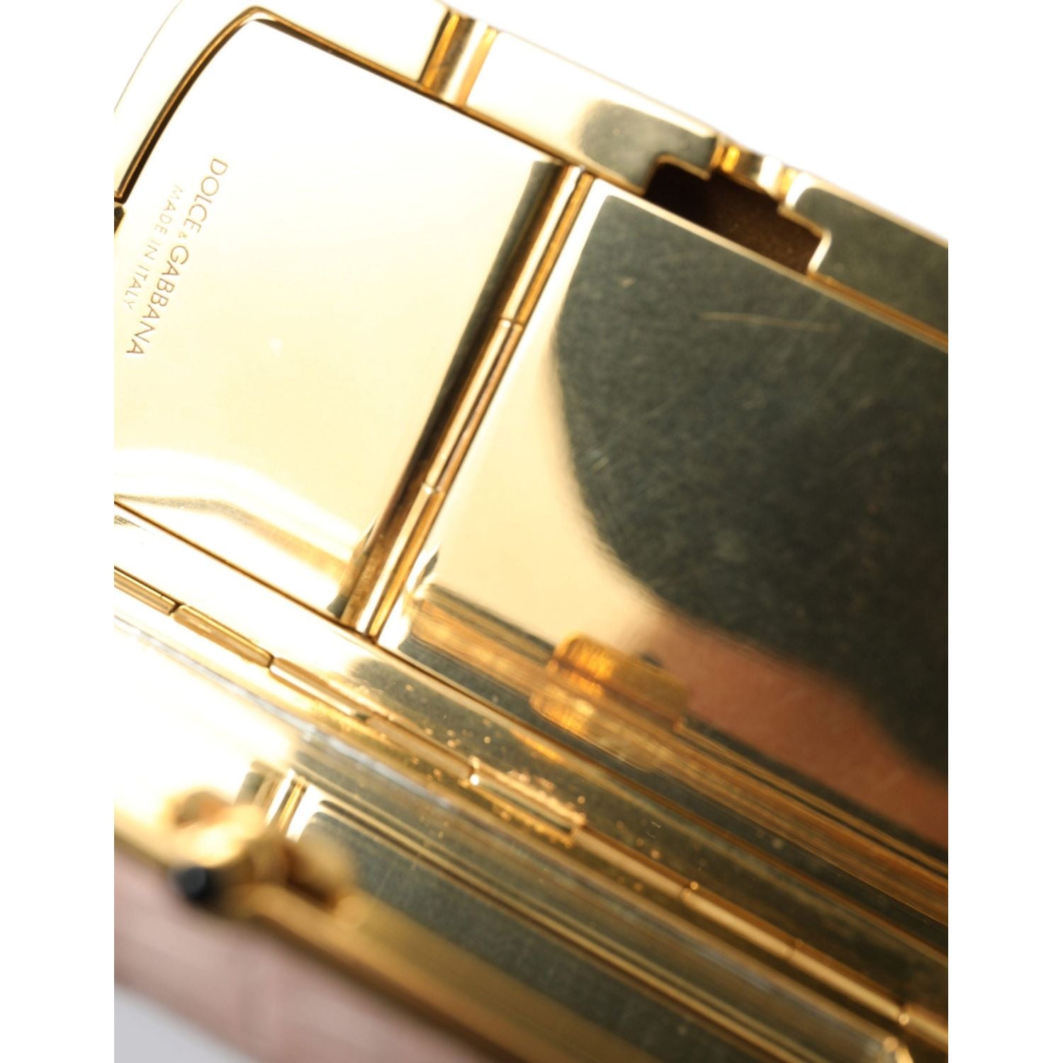 حقيبة دولتشي آند غابانا الصغيرة ذات المرآة المصنوعة من الجلد الوردي الغريب مع شرابة