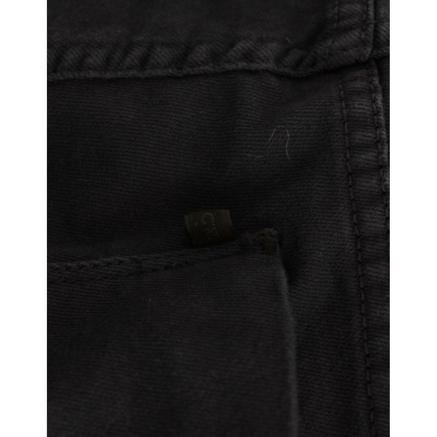 زي وطني أنيق من الجينز الأزرق المستقيم الساق