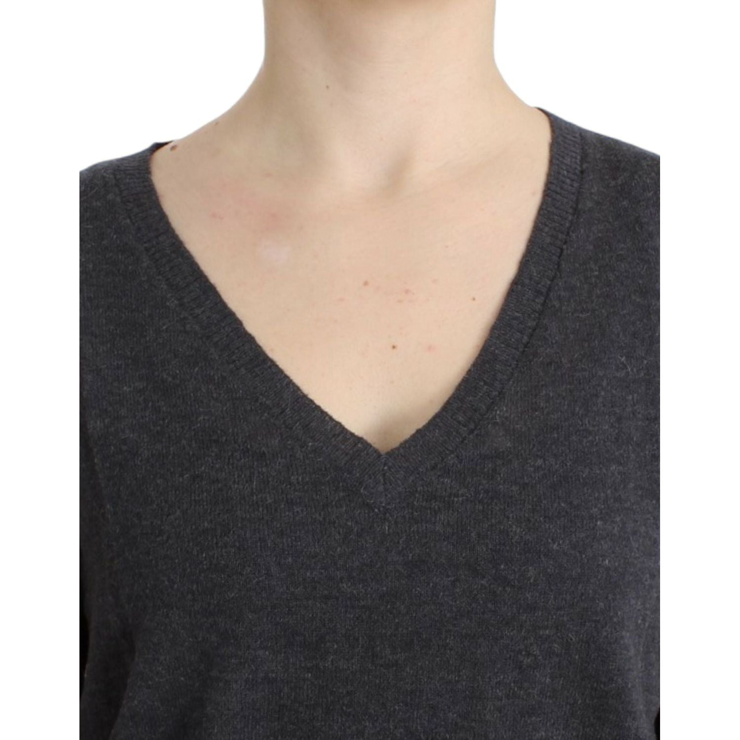 时尚 V 领羊驼混纺短袖毛衣