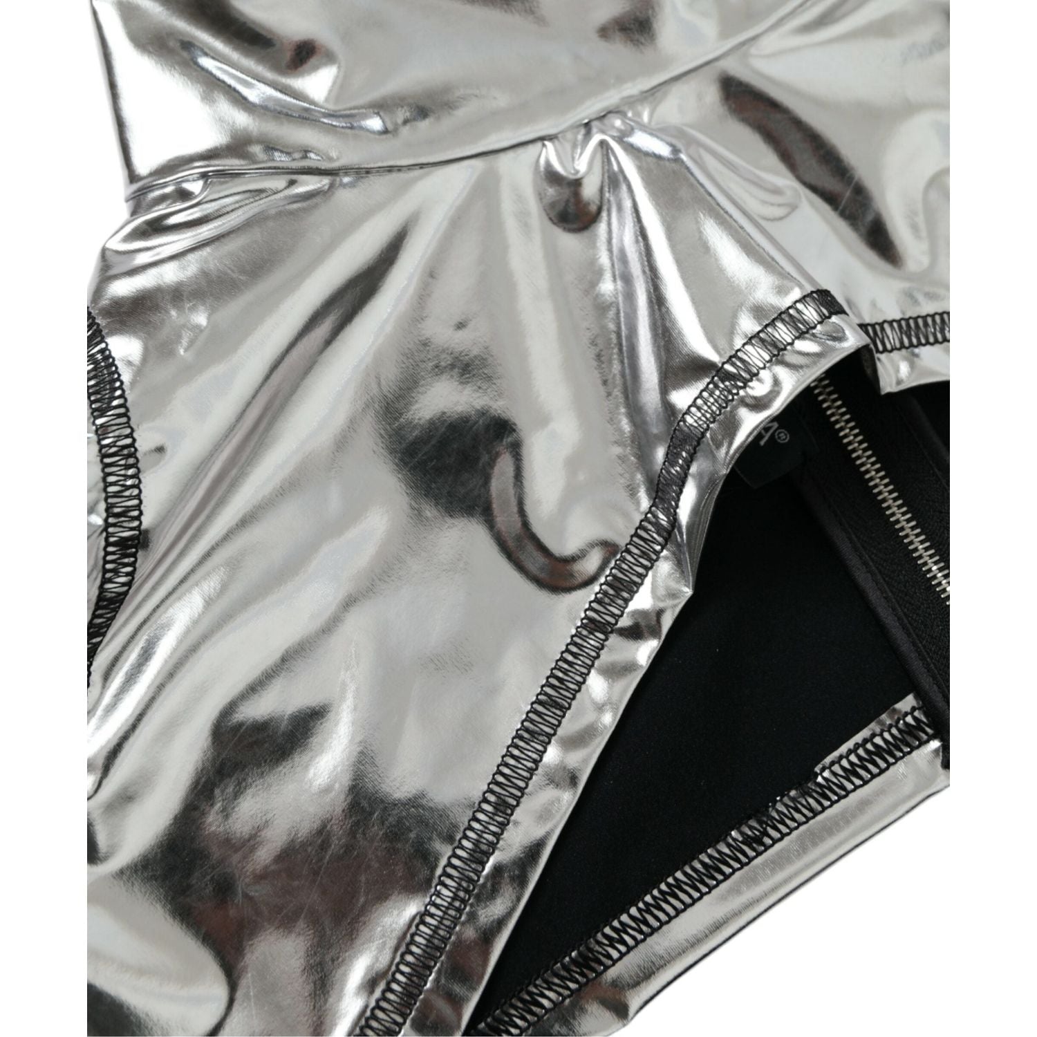 بلوزة فضية أنيقة من دولتشي آند غابانا مع سحاب للإغلاق