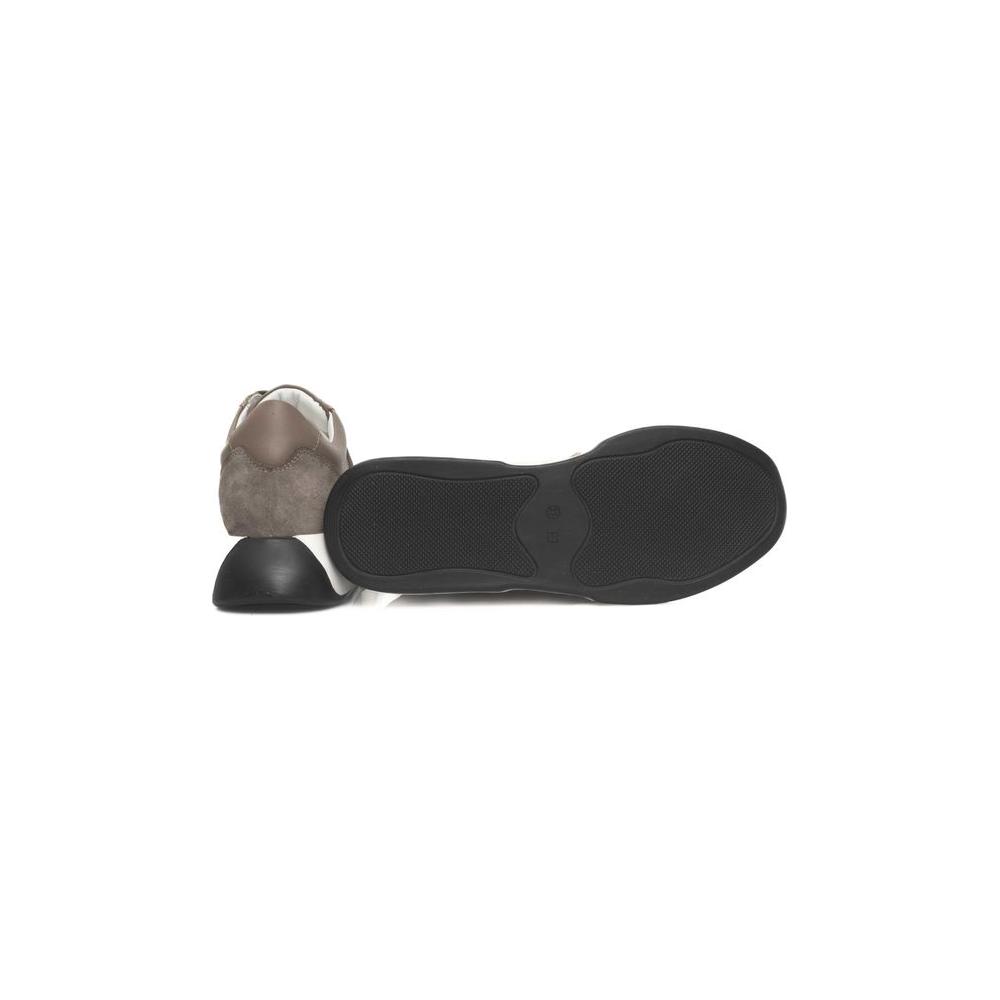 حذاء رياضي نسائي من الجلد باللون البيج من Cerruti 1881