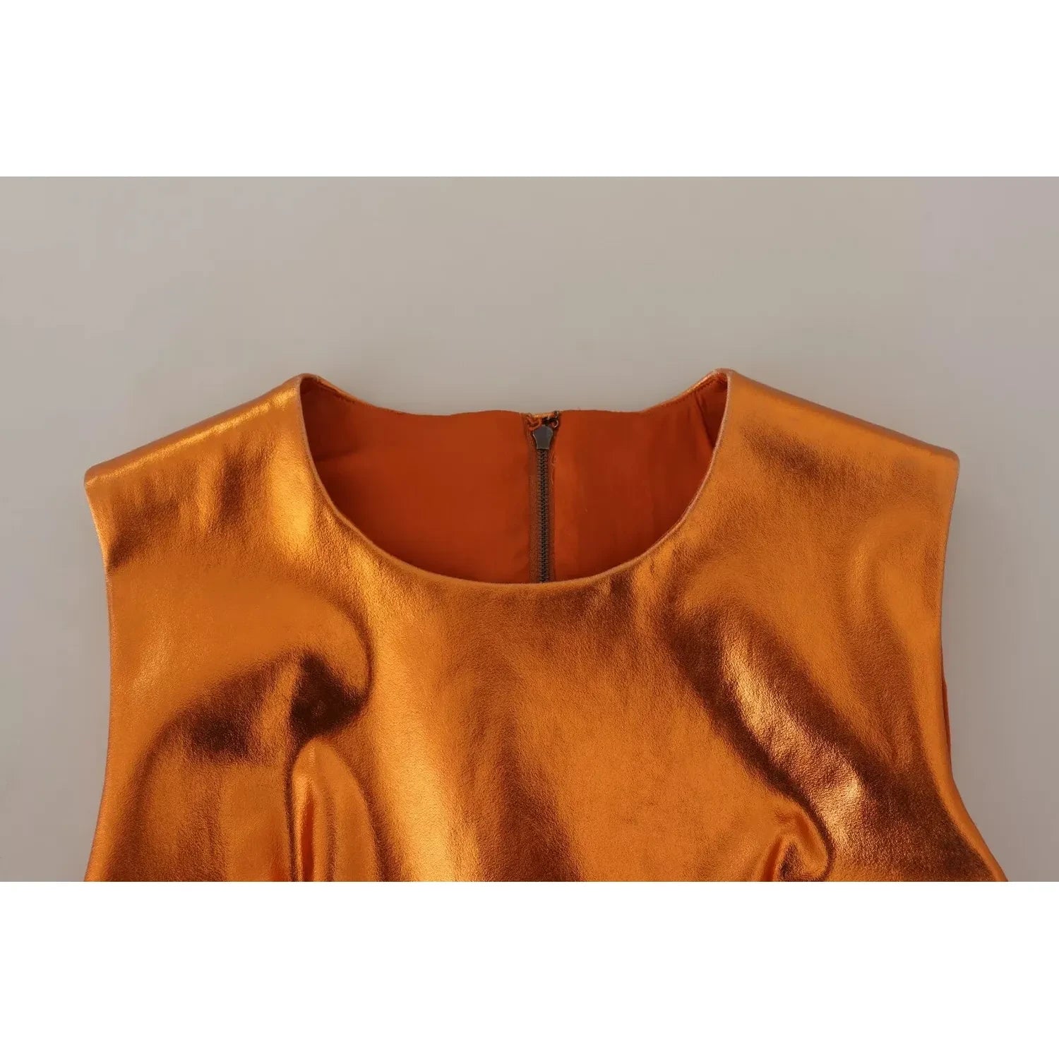 فستان دولتشي آند غابانا البرتقالي المعدني بدون أكمام