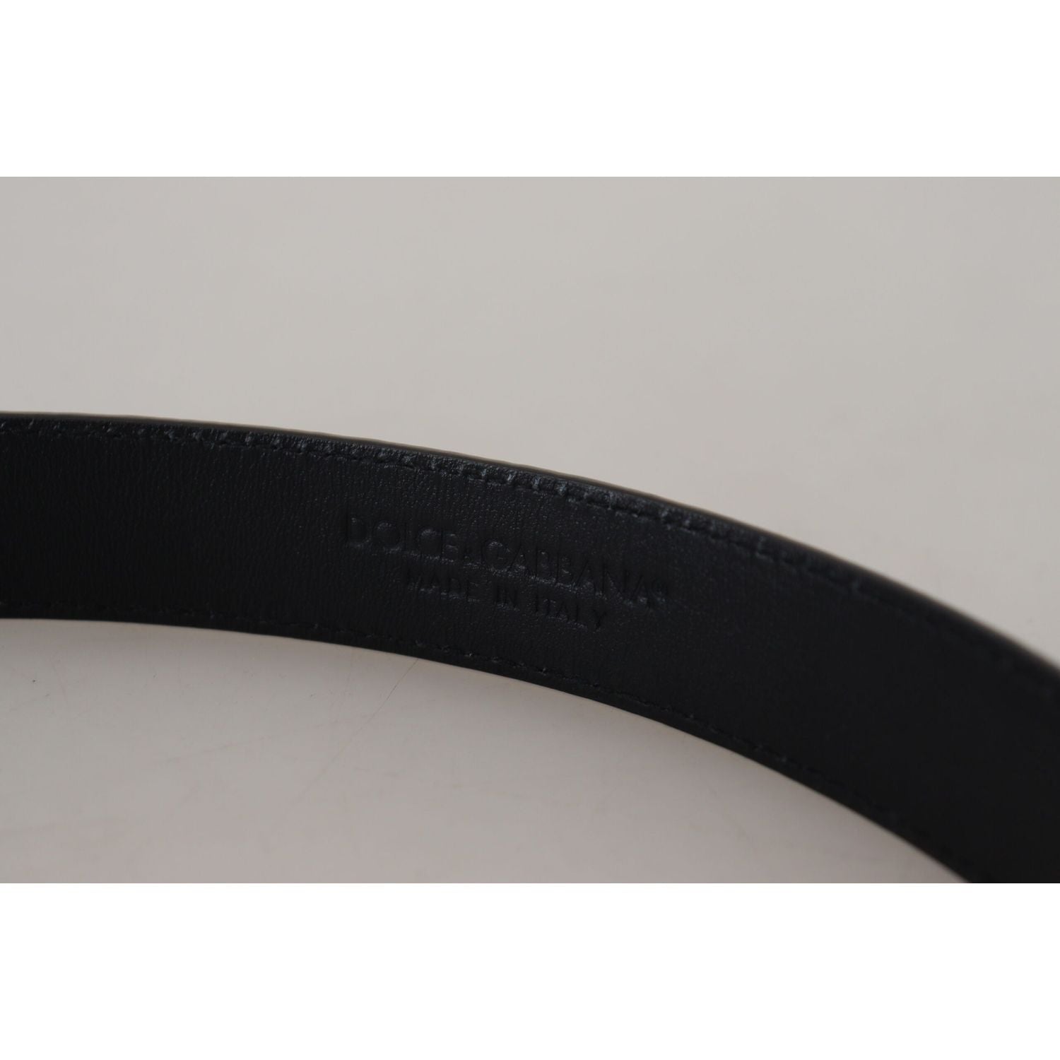 حزام دولتشي آند غابانا المصنوع من الجلد الأسود مع مشبك معدني ذهبي