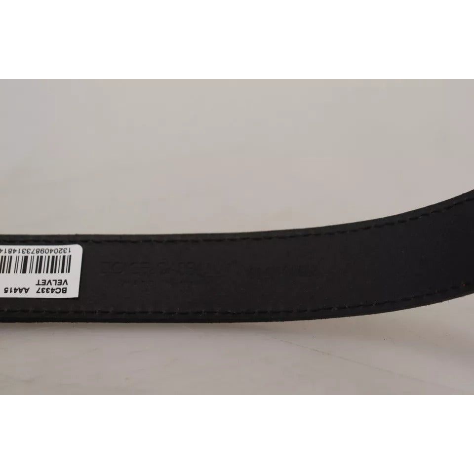 حزام دولتشي آند غابانا من الجلد المخملي باللون البيج مع مشبك معدني باللون الذهبي