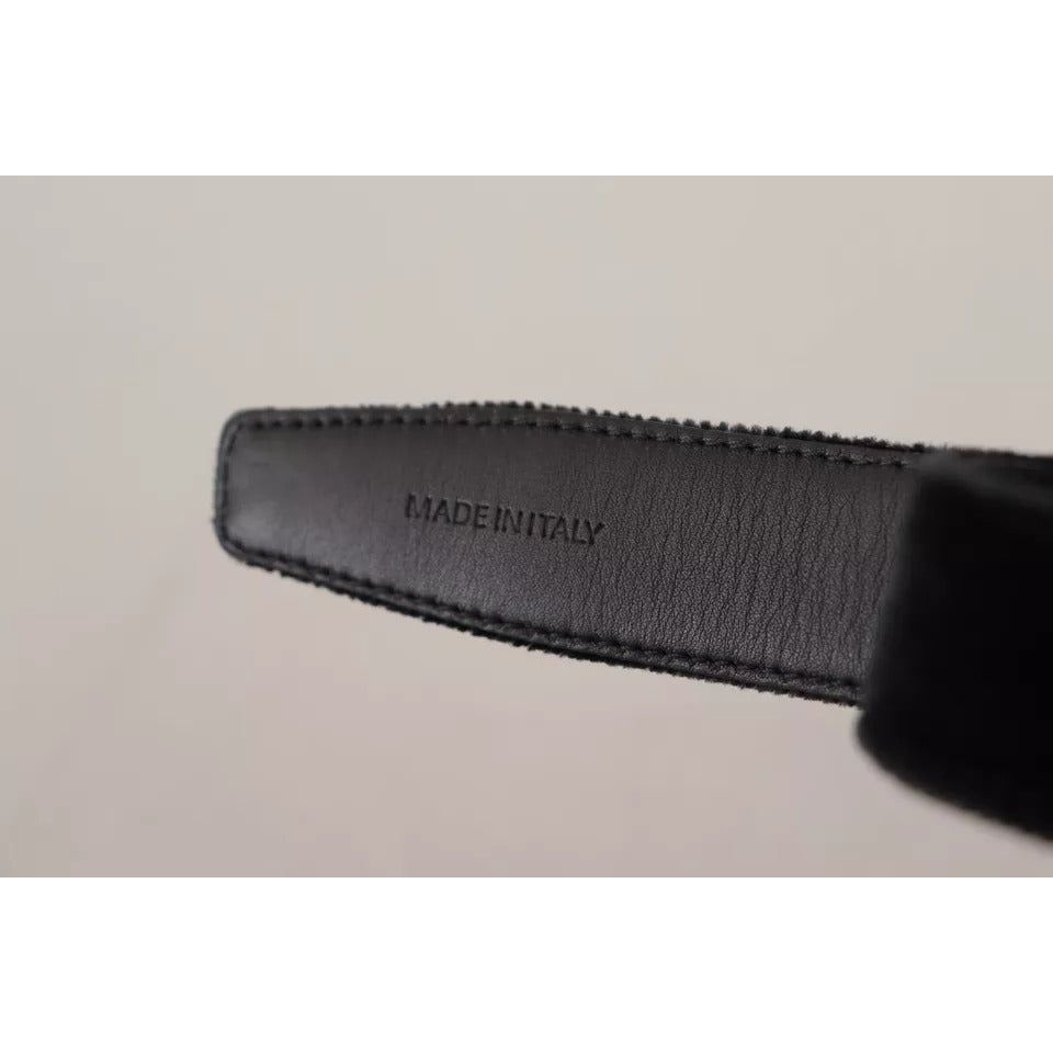 حزام دولتشي آند غابانا المخملي الأسود باللون الفضي مع مشبك معدني وشعار