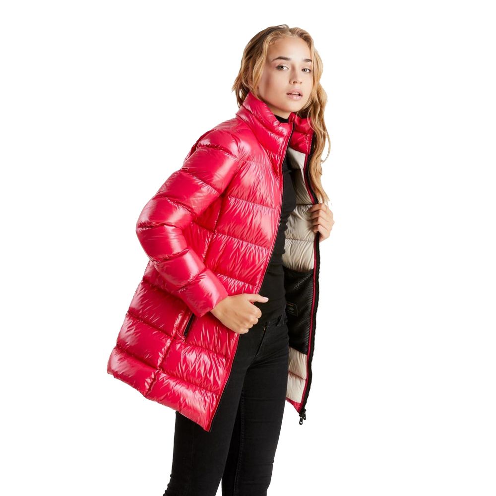 Front view with bag zipped and handles upright.