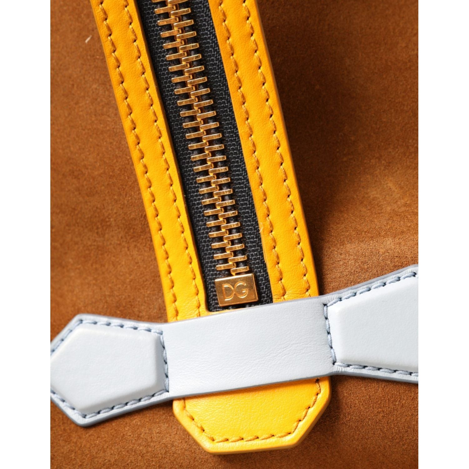 حقيبة ظهر دولتشي آند غابانا من الجلد المدبوغ باللون البني والأصفر مع شعار