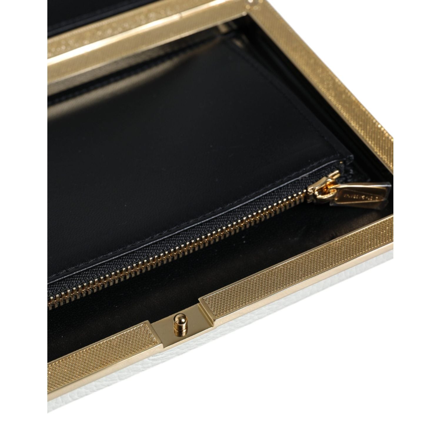 حقيبة كلاتش للحفلات المسائية من دولتشي آند غابانا مصنوعة من الجلد الأبيض بإطار ذهبي