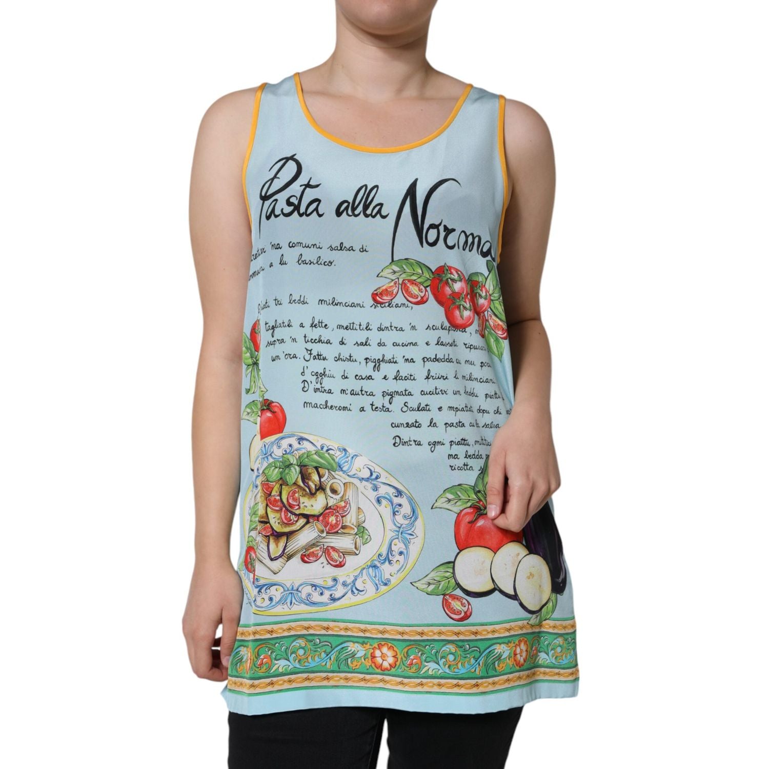 Front view with bag zipped and handles upright.