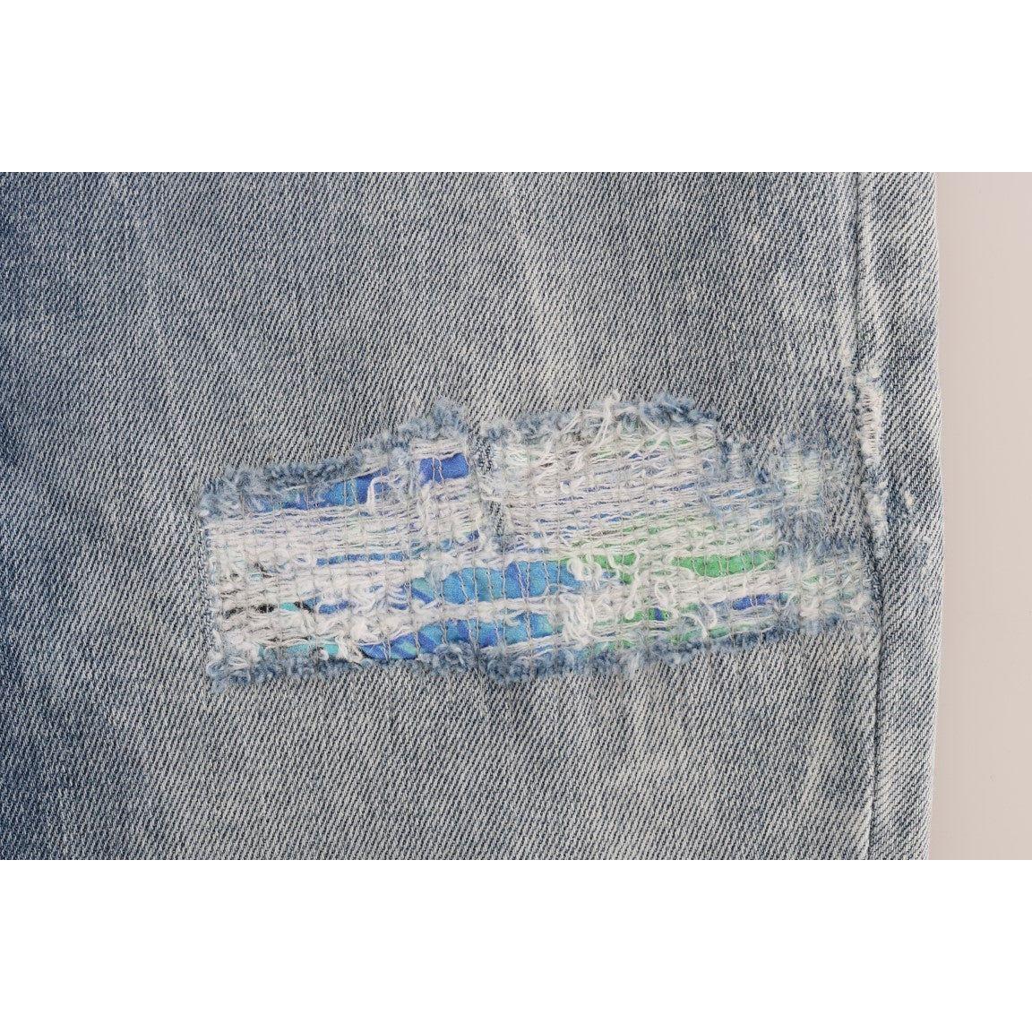 别致的浅蓝色破洞修身牛仔裤