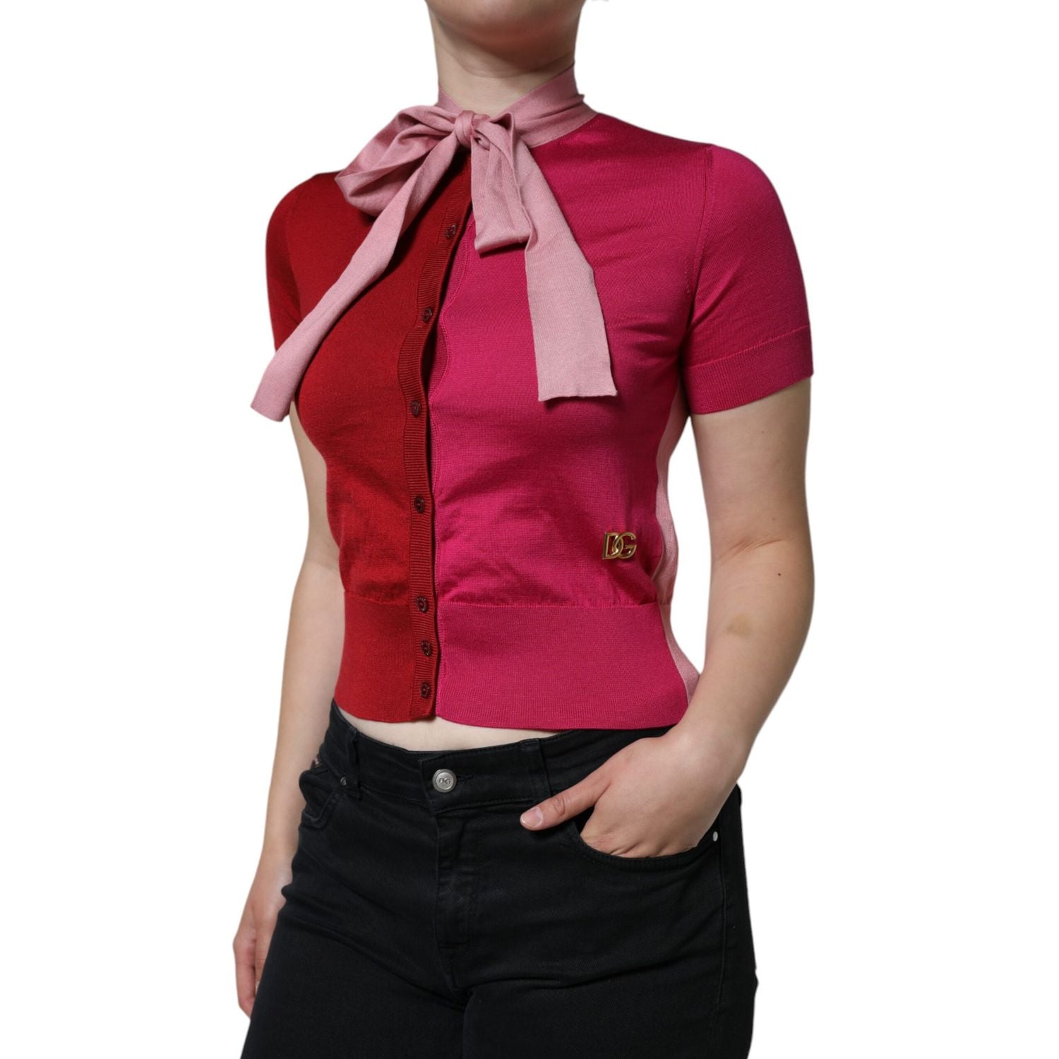 Front view with bag zipped and handles upright.