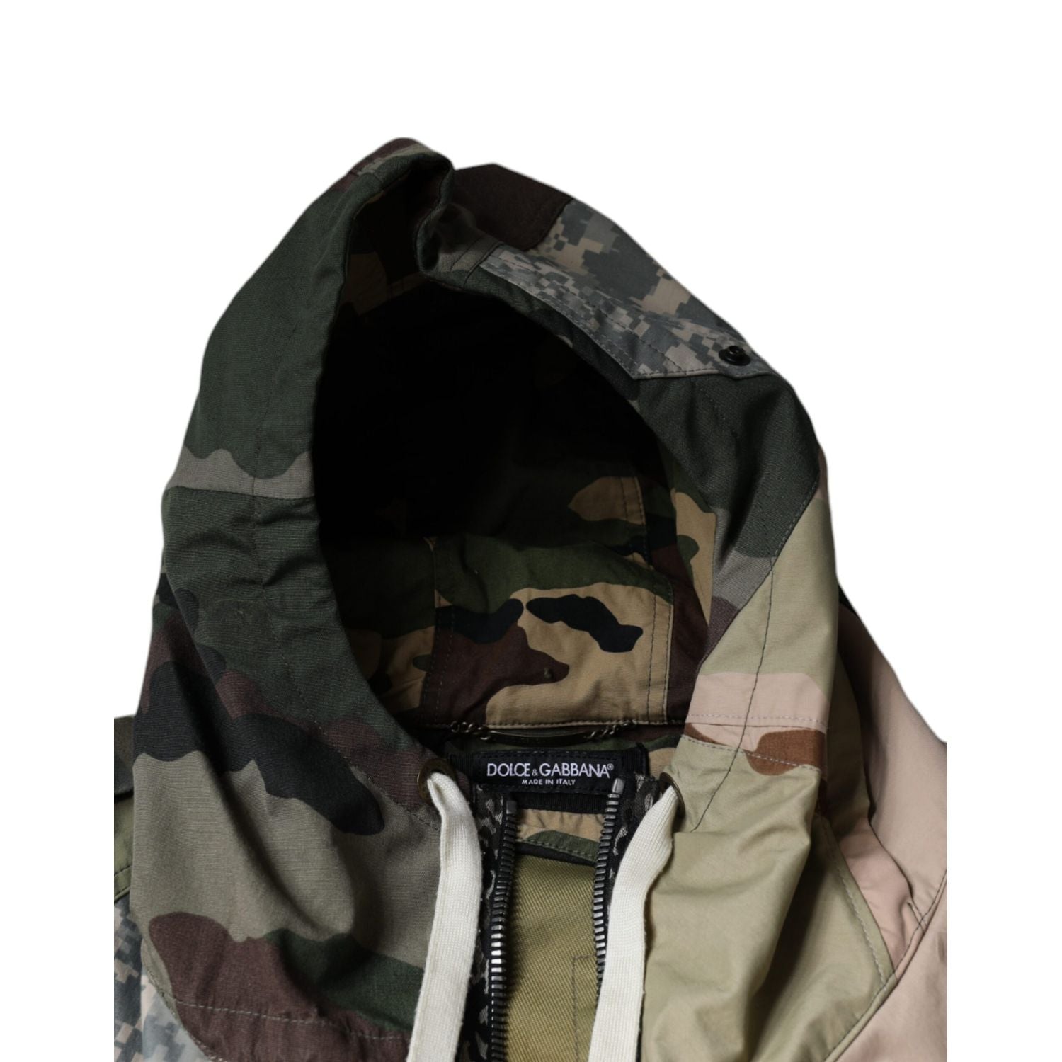 Front view with bag zipped and handles upright.