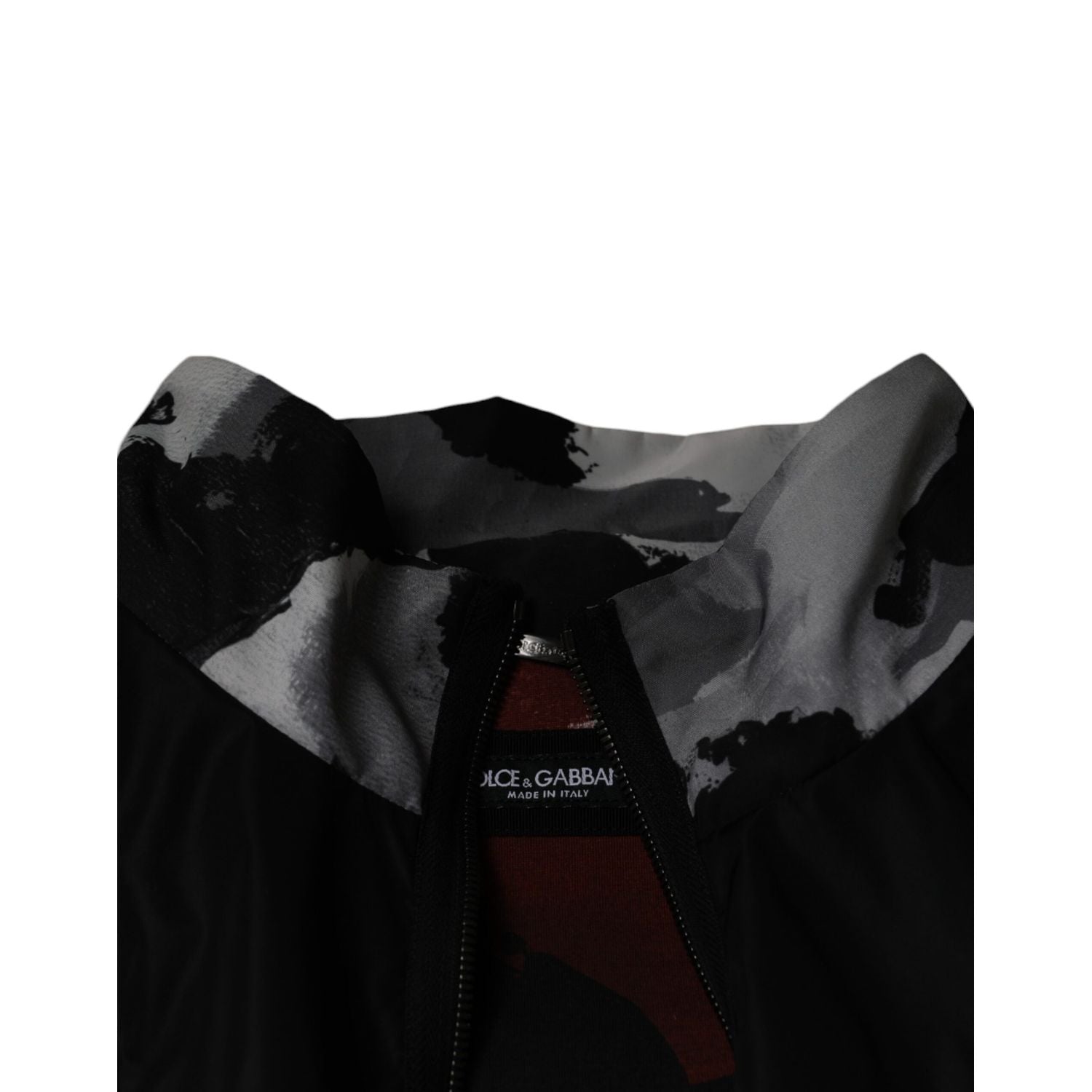Front view with bag zipped and handles upright.