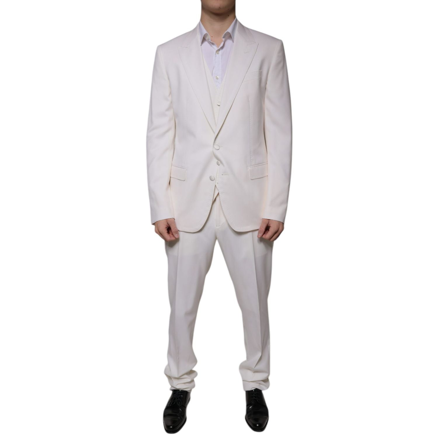 Front view with bag zipped and handles upright.