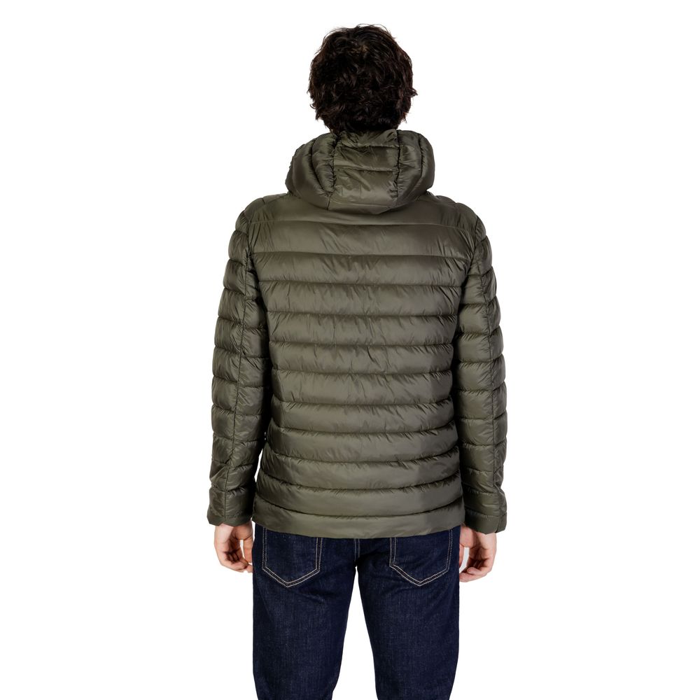 Front view with bag zipped and handles upright.