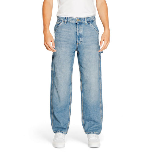 Man wearing Jack Jones Blue Cotton Relaxed Fit Jean in fall/winter collection, 100% cotton, men's casual denim pants fashion.