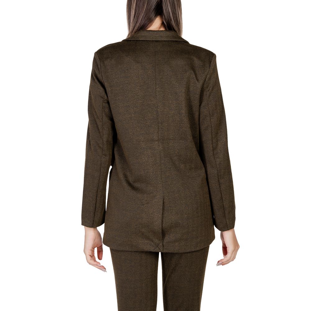 Front view with bag zipped and handles upright.