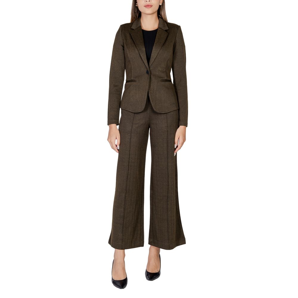 Woman wearing ICHI Green Polyester Blazer with matching trousers, showcasing a structured silhouette.