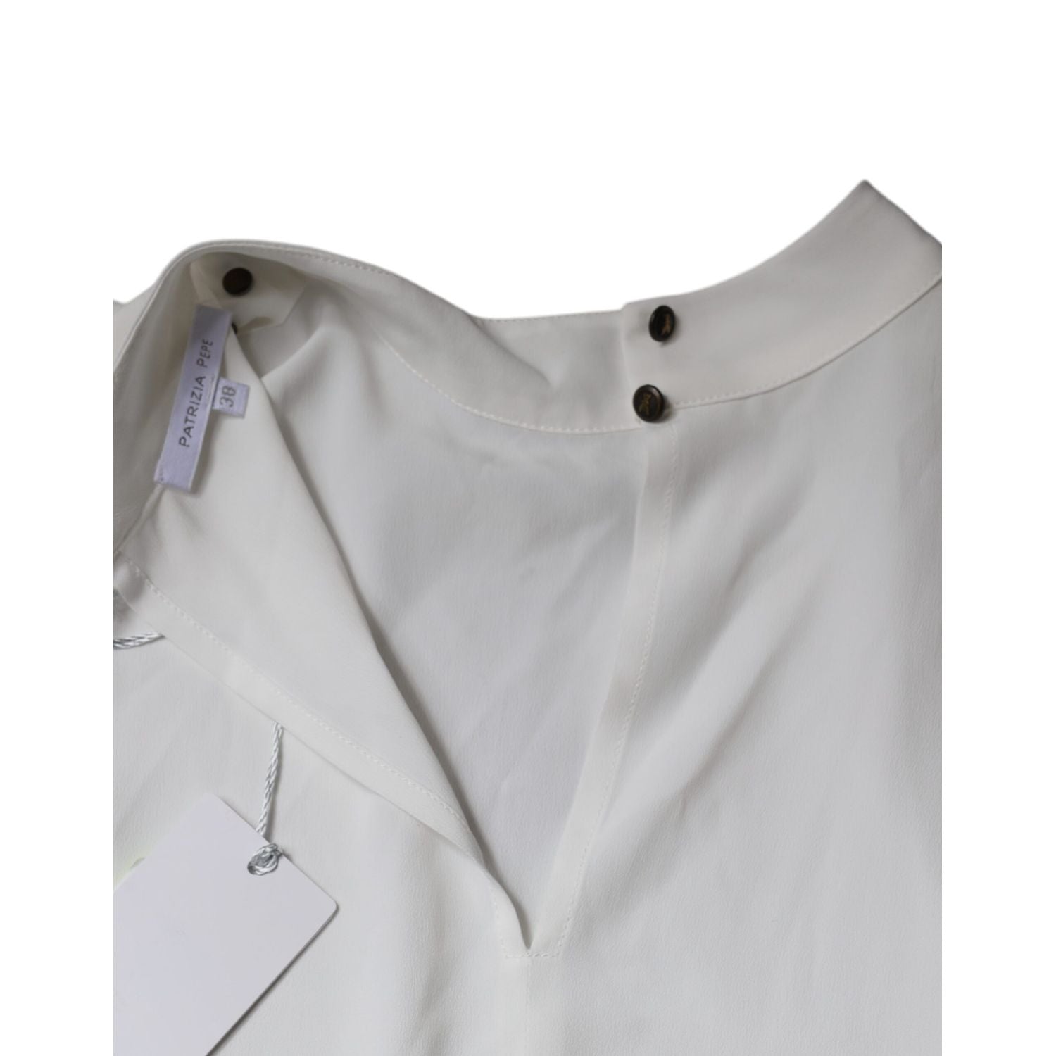 Front view with bag zipped and handles upright.