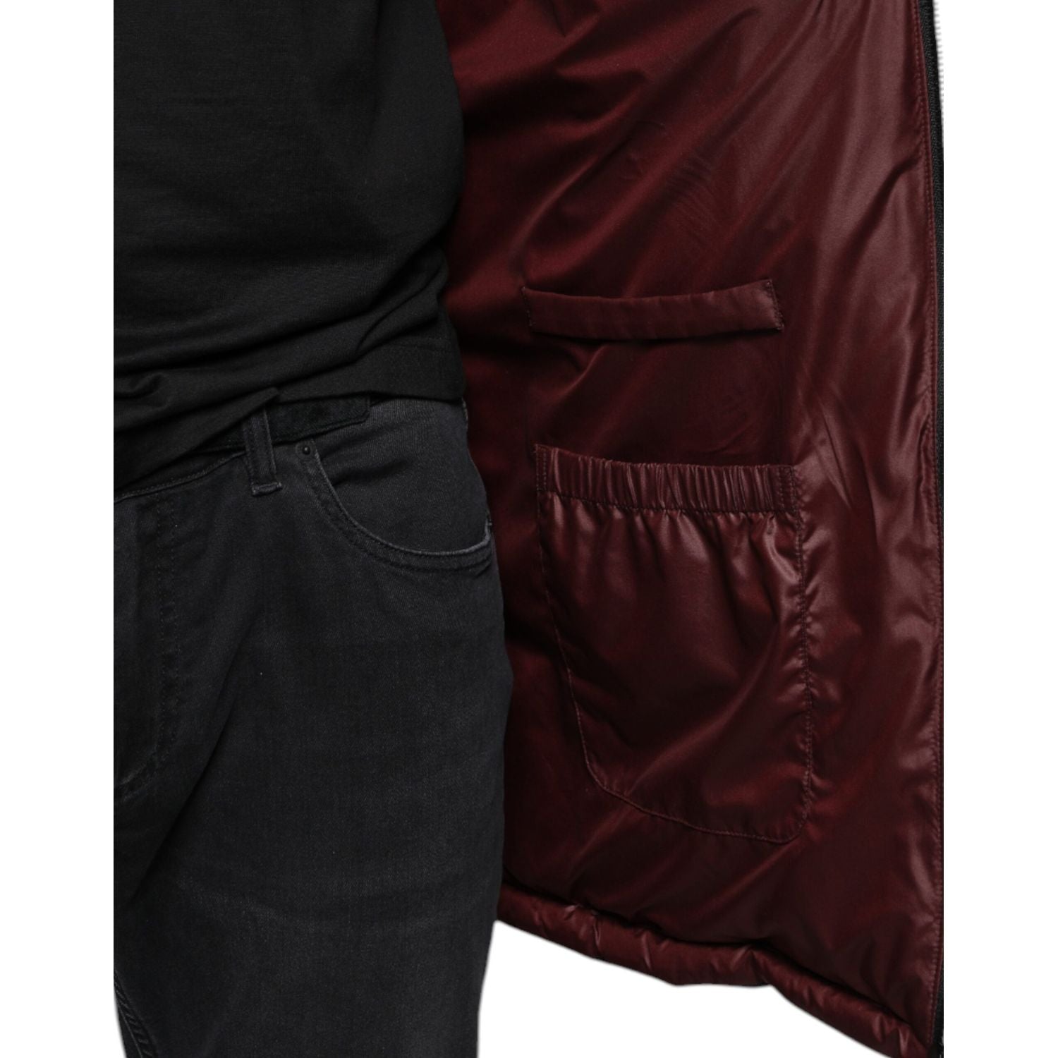 Front view with bag zipped and handles upright.