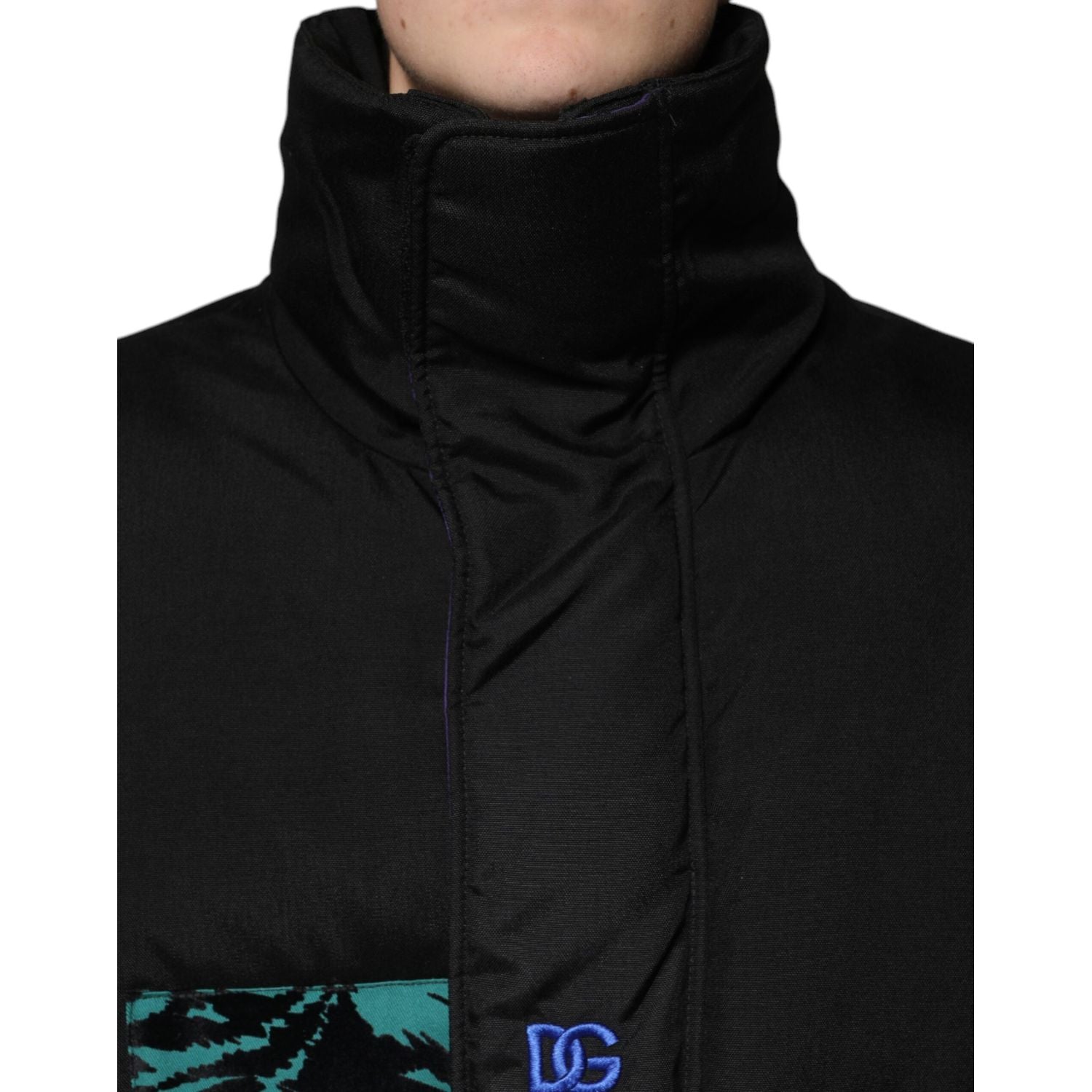 Front view with bag zipped and handles upright.