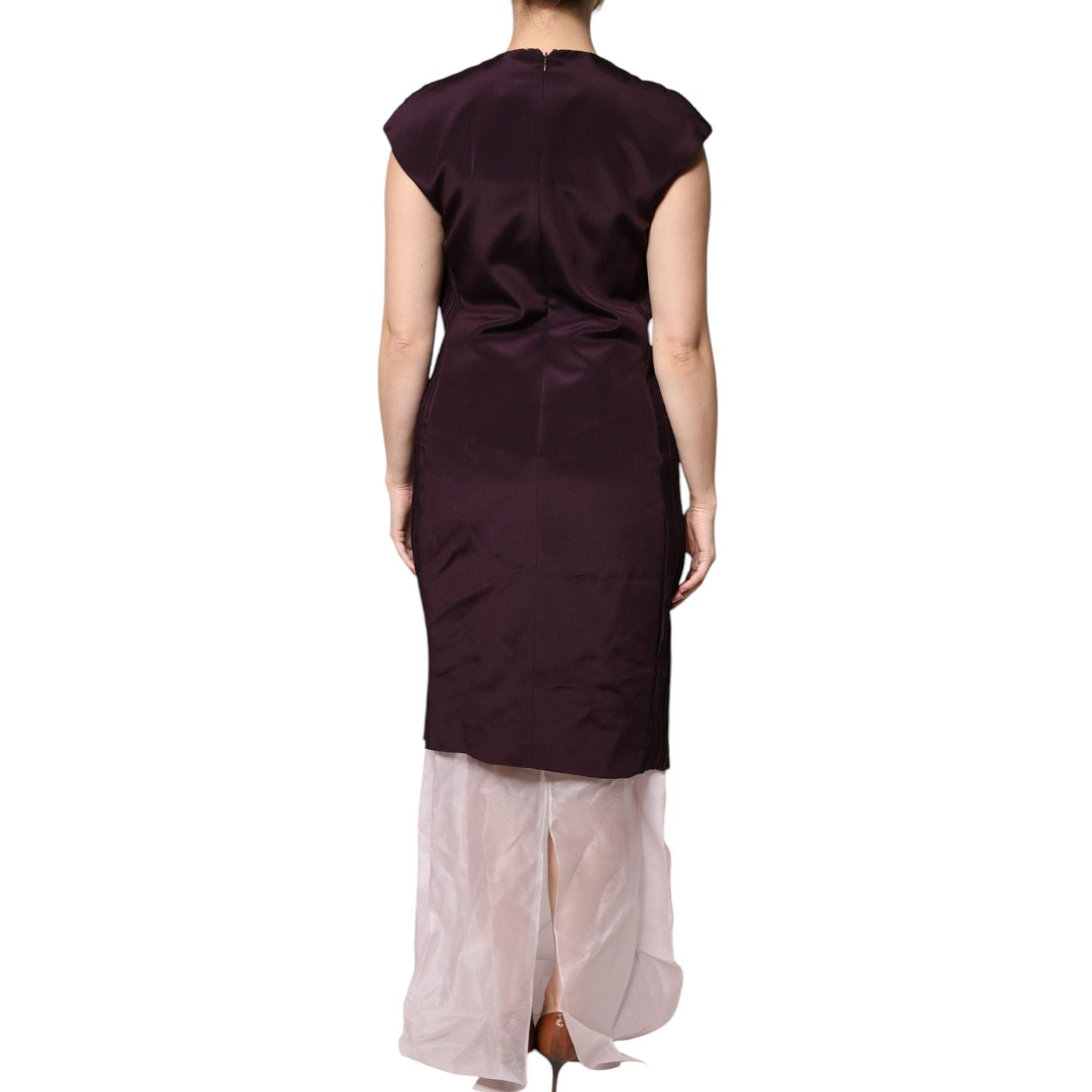 Front view with bag zipped and handles upright.