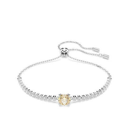 Elegant silver bracelet with a brilliant central stone, featuring adjustable chain design for a sophisticated look.