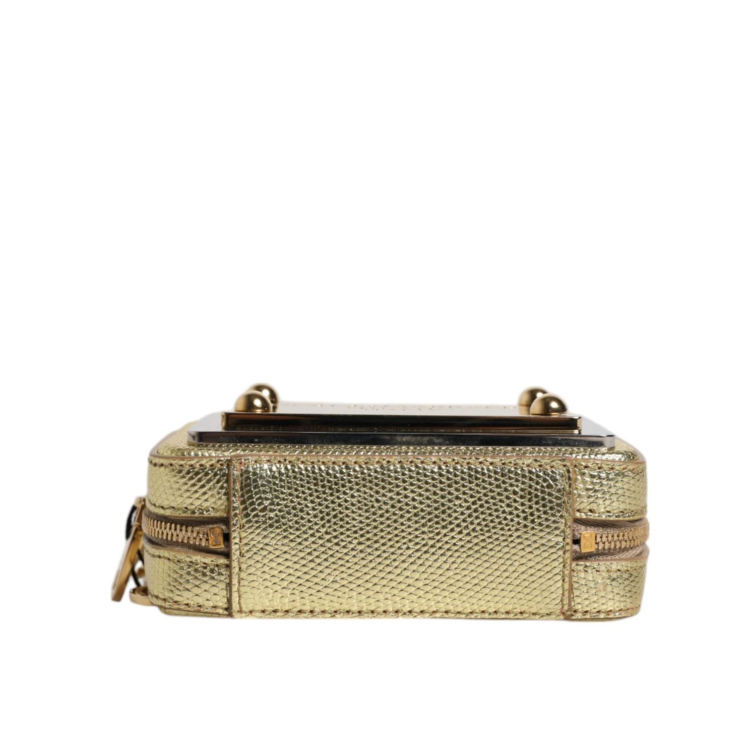 Front view with bag zipped and handles upright.