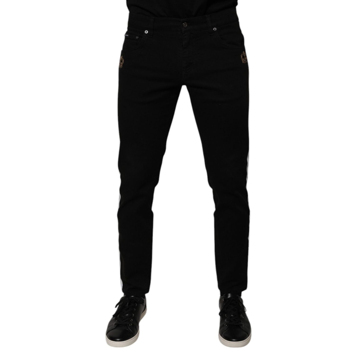 Front view with bag zipped and handles upright.