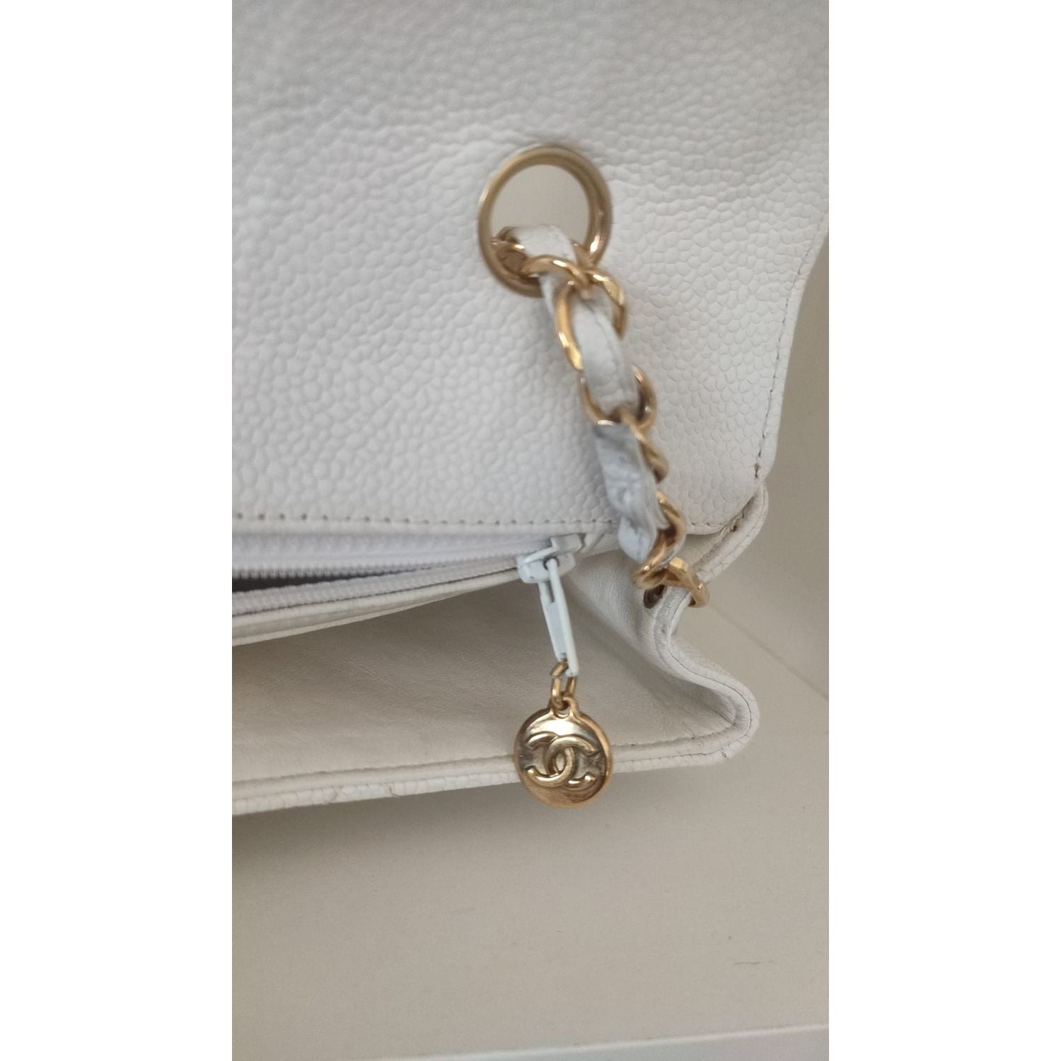Front view with bag zipped and handles upright.