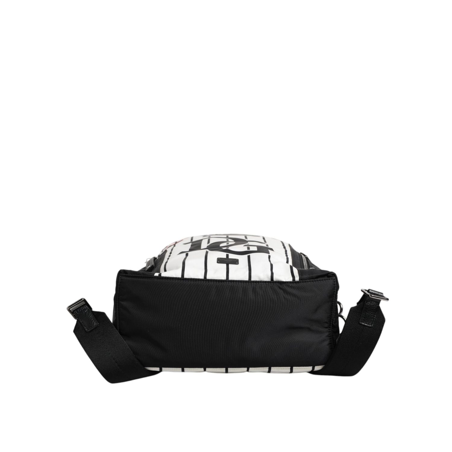 Front view with bag zipped and handles upright.