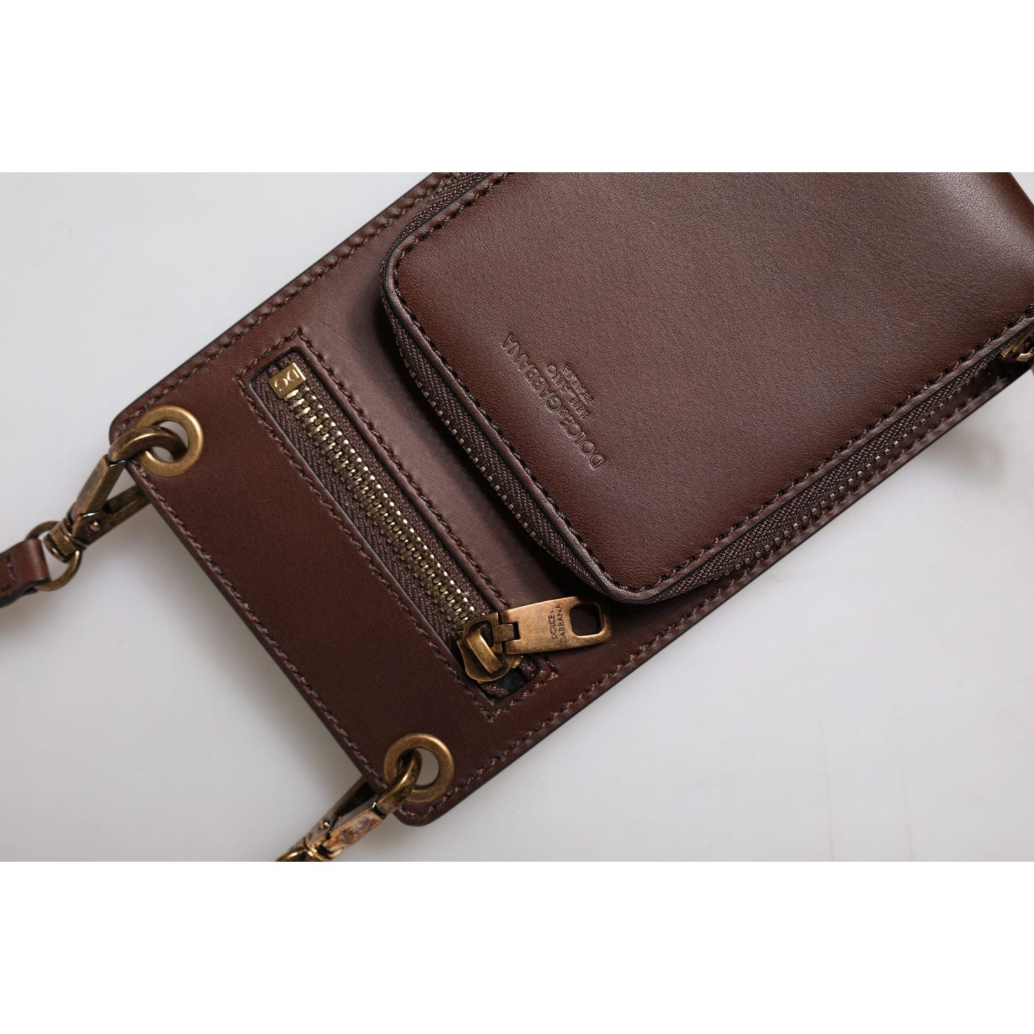 Front view with bag zipped and handles upright.