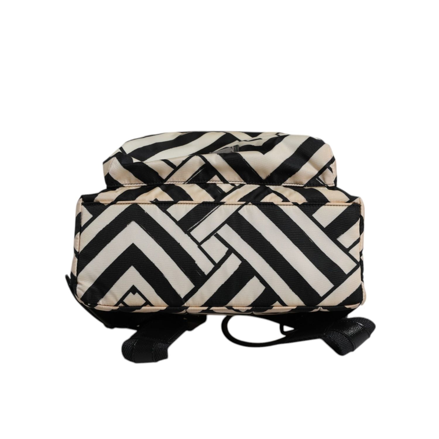 Front view with bag zipped and handles upright.