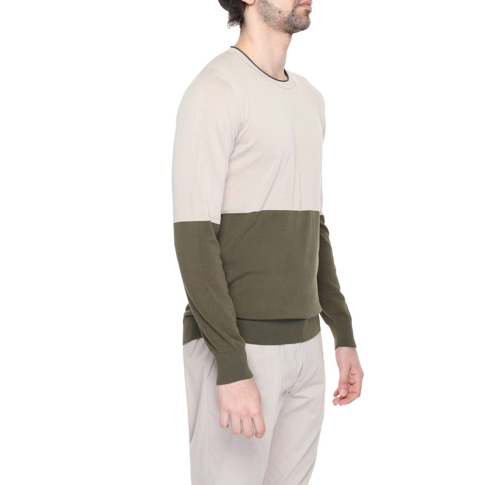 Front view with bag zipped and handles upright.